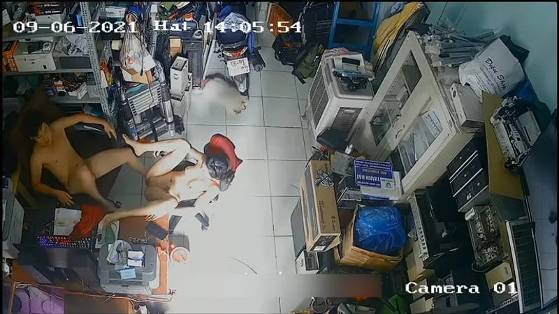 Người vợ ông chồng xxx nhau trong của cu máy tính